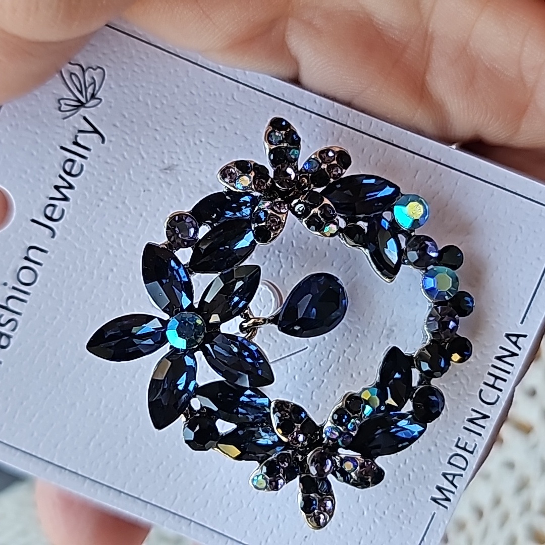 Blue Cz Round Bangle In Middle Pin. New